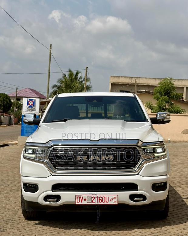 Dodge RAM 1500 5.7 Petrol RWD 2022 White photo 2