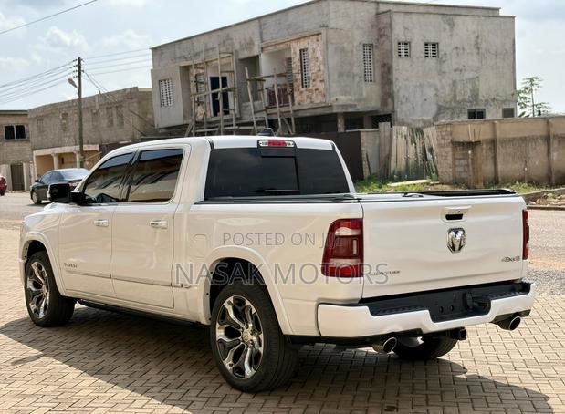 Dodge RAM 1500 5.7 Petrol RWD 2022 White photo 7