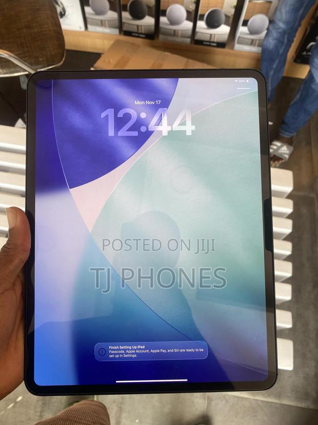 Apple iPad Pro 13 (2024) 256 GB Black photo 2