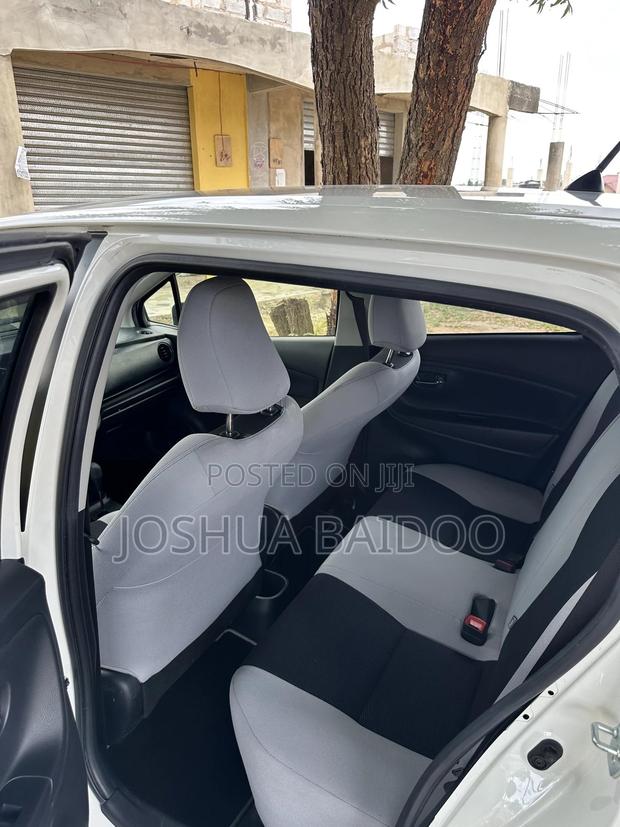 Toyota Vitz 2015 White photo 5