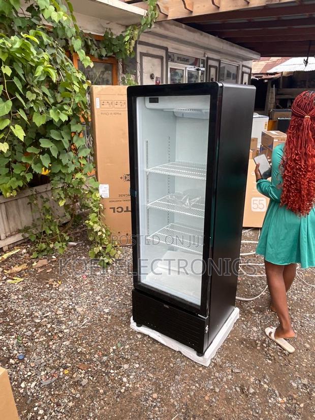 TCL 325l Crystalview Premium Merchandiser Cooler · Photo 2