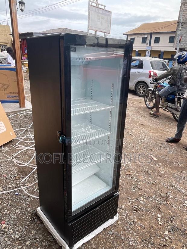 TCL 325l Glacierfront Retail Cooler Tower · Photo 2