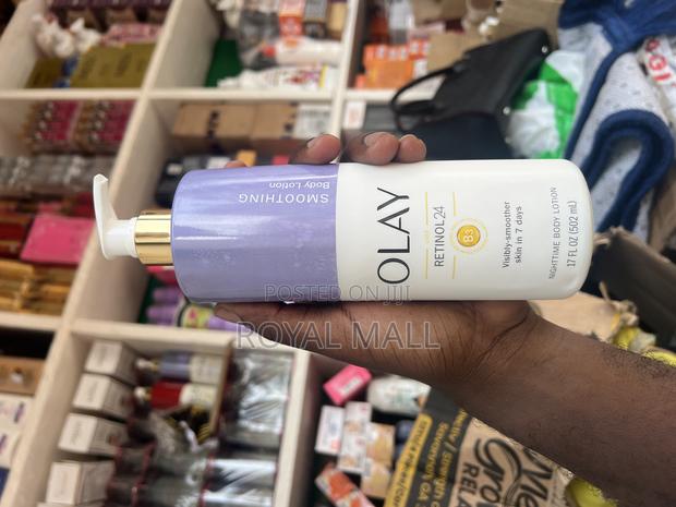 Olay Retinol24 Smoothing Body Lotion · Photo 2