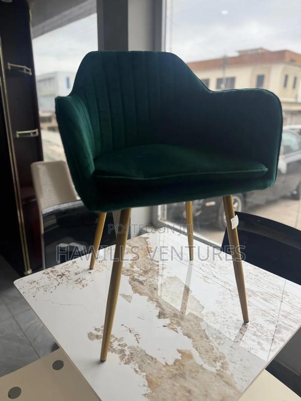 Accent Chair · Photo 2