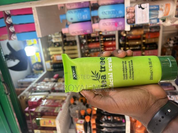 Tea Tree Facial Scrub · Photo 3