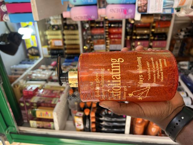 Golden Glow Intensive Whitening Exfoilating Shower Gel · Photo 3