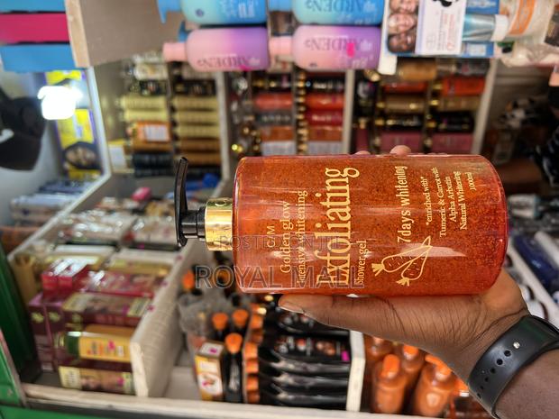 Golden Glow Intensive Whitening Exfoilating Shower Gel · Photo 4