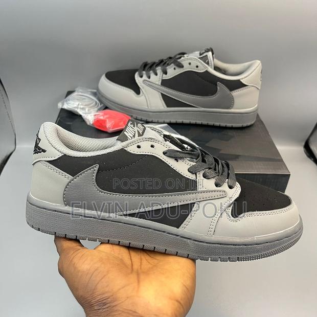 Travis Scott Air Jordan 1 Low Og "Velvet Brown/Dark Mocha" · Photo 4