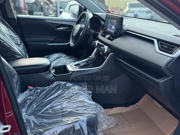 Toyota RAV4 2022 Red