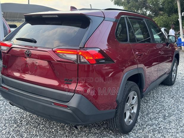 Toyota RAV4 2022 Red