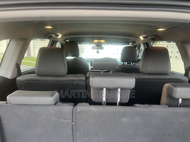 Toyota Highlander LE 4x4 V6 (3.5L 6cyl 8A) 2018 Brown