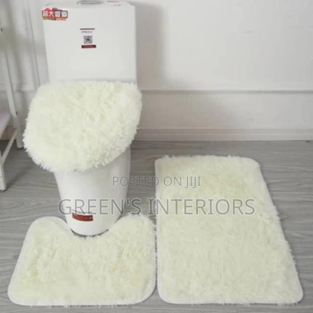 Quality Fluffy Toilet Mat Available · Photo 1
