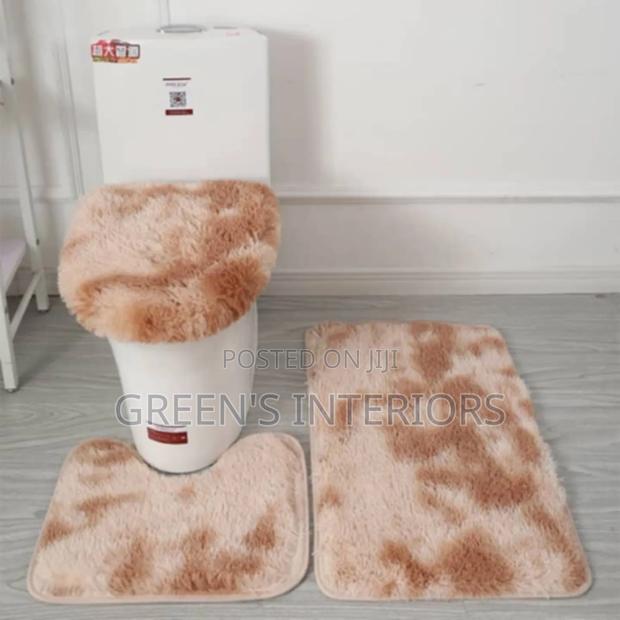 Quality Fluffy Toilet Mat Available · Photo 2
