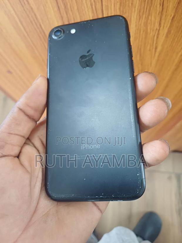 Apple iPhone 7 32 GB Black · Photo 3