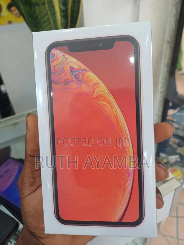 New Apple iPhone XR 64 GB Red · Photo 3