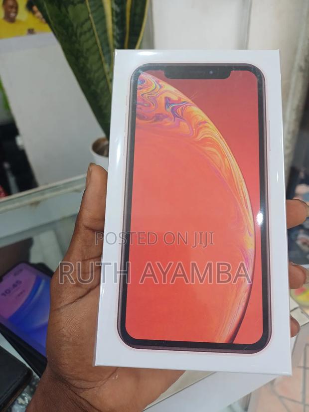 New Apple iPhone XR 64 GB Red · Photo 4