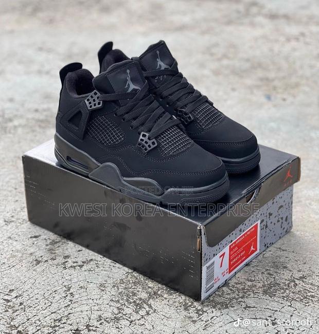 Air Jordan 4 · Photo 4
