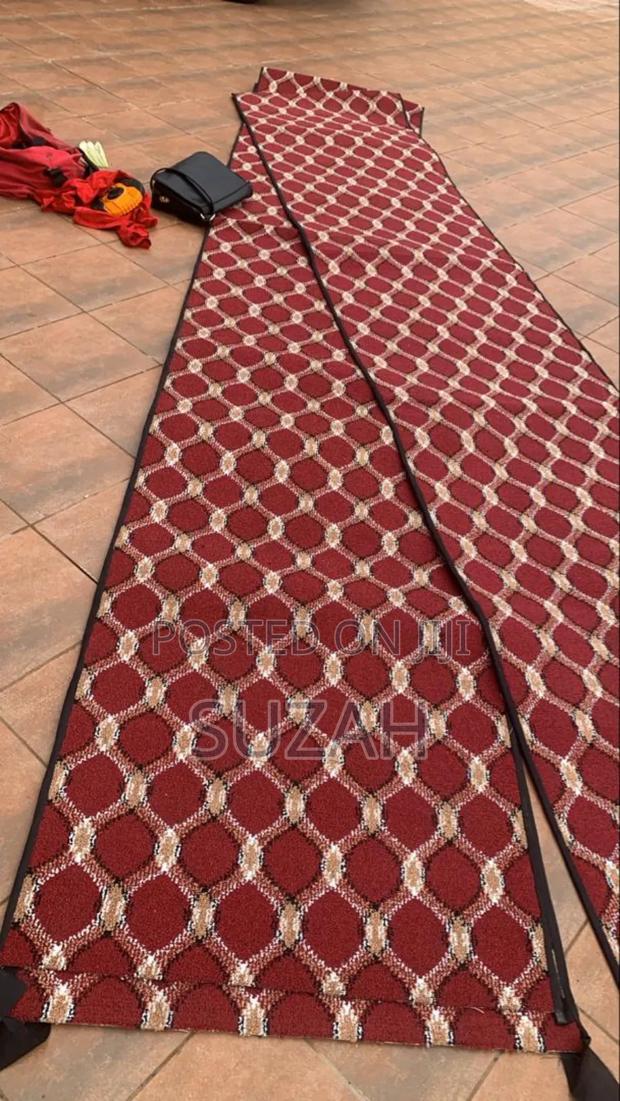Thick Woolen Carpet · Photo 2