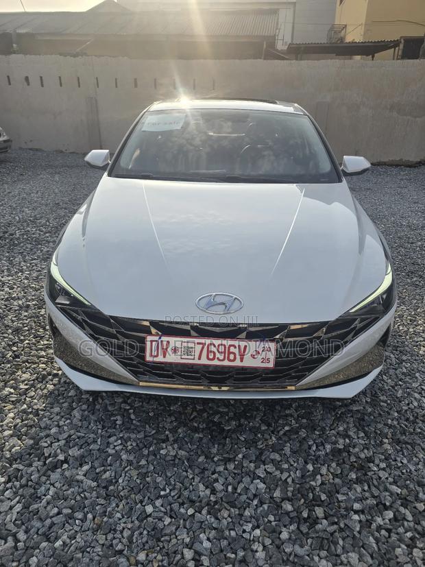 Hyundai Elantra 2023 White