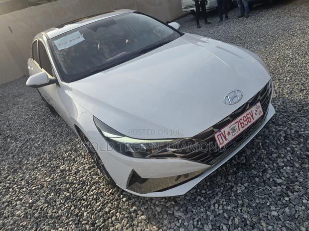 Hyundai Elantra 2023 White photo 3