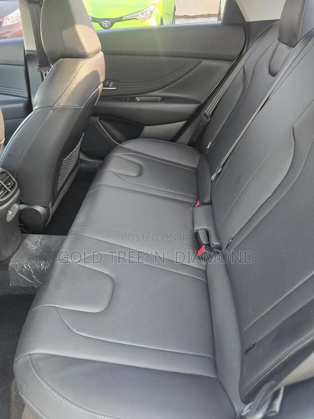 Hyundai Elantra 2023 White photo 4