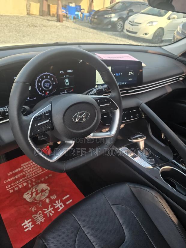 Hyundai Elantra 2023 White photo 6