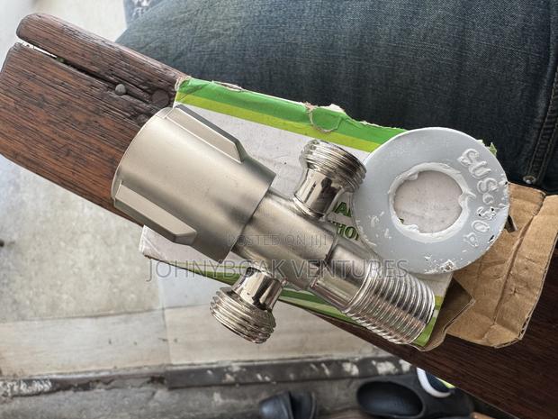 Double Faucet Angle Valve photo 3