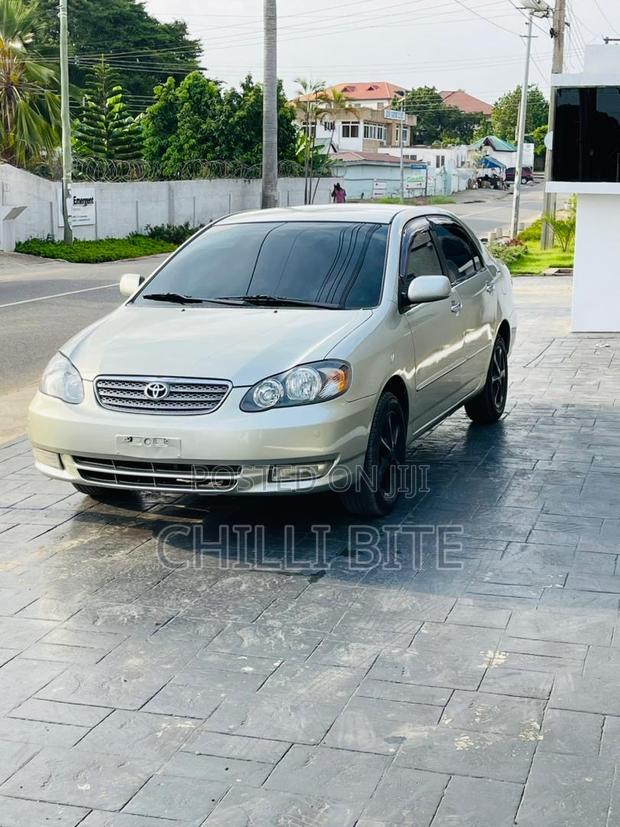 Toyota Corolla Base 4dr Sedan (1.8L 4cyl 5M) 2011 Silver