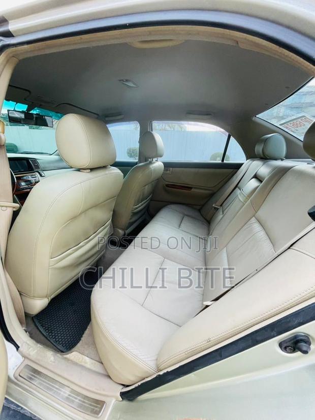 Toyota Corolla Base 4dr Sedan (1.8L 4cyl 5M) 2011 Silver photo 6