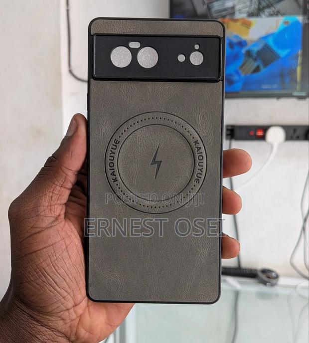 Leather Wireless Charging Case for Pixel 6 · Photo 3