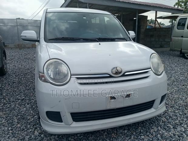 Toyota Sienta 2012 White