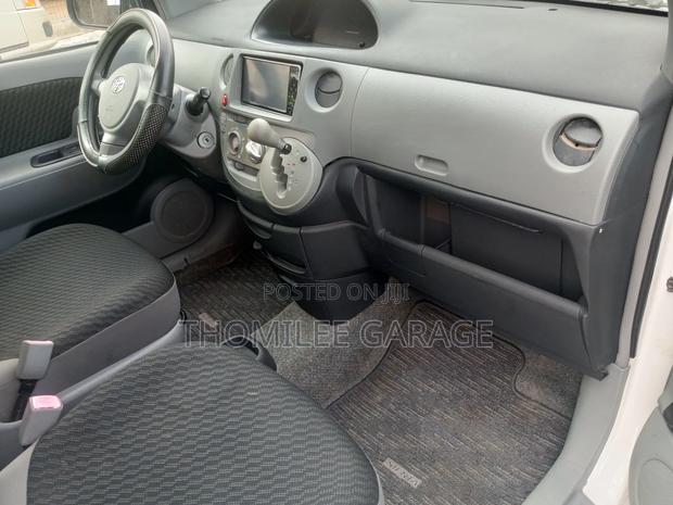 Toyota Sienta 2012 White photo 6