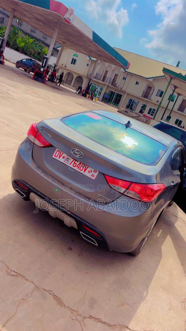 Hyundai Elantra Limited Sedan FWD (1.8L 4cyl 6A) 2013 Gray photo 2