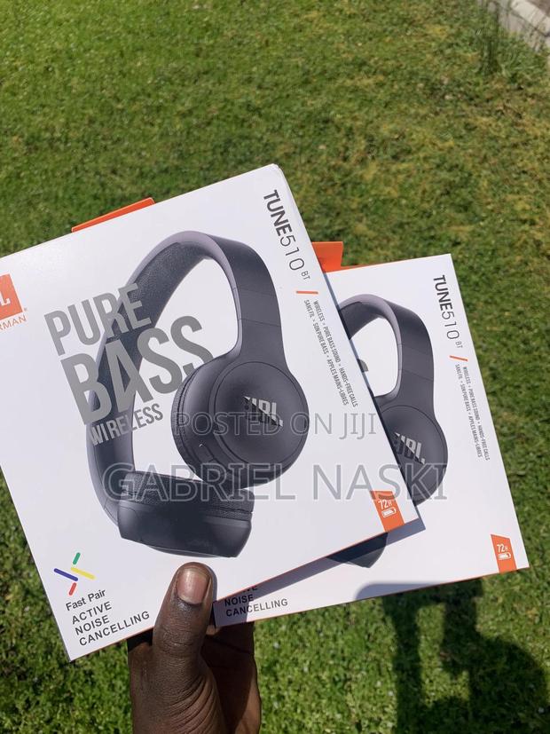 Enjoy With Bluetooth Headphones JBL Tune 510 · Photo 3