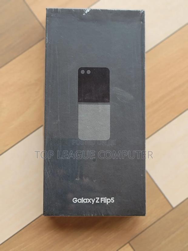 New Samsung Galaxy Z Flip5 256 GB Black