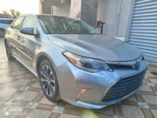 Toyota Avalon Limited Sedan FWD (3.5L 6cyl 6A) 2017 Silver