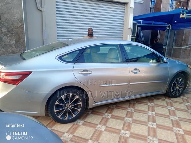 Toyota Avalon Limited Sedan FWD (3.5L 6cyl 6A) 2017 Silver