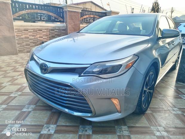 Toyota Avalon Limited Sedan FWD (3.5L 6cyl 6A) 2017 Silver