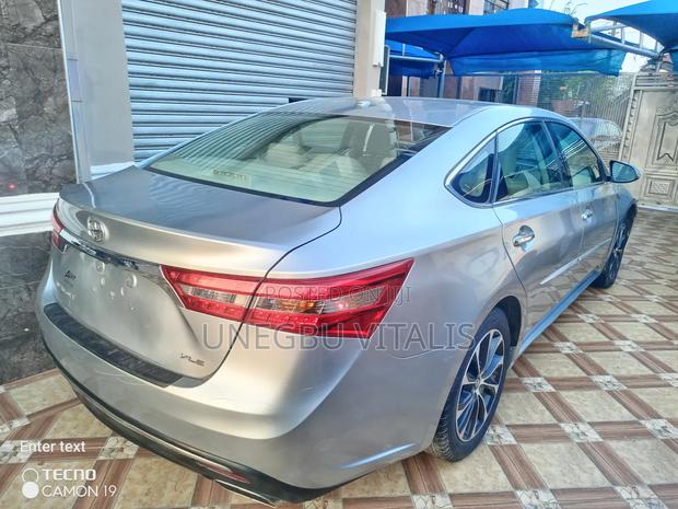 Toyota Avalon Limited Sedan FWD (3.5L 6cyl 6A) 2017 Silver