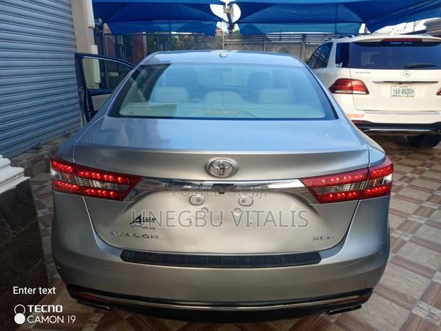 Toyota Avalon Limited Sedan FWD (3.5L 6cyl 6A) 2017 Silver