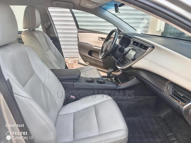 Toyota Avalon Limited Sedan FWD (3.5L 6cyl 6A) 2017 Silver