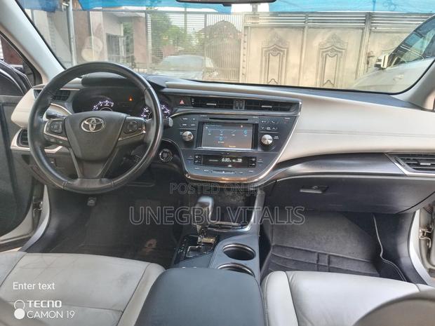 Toyota Avalon Limited Sedan FWD (3.5L 6cyl 6A) 2017 Silver