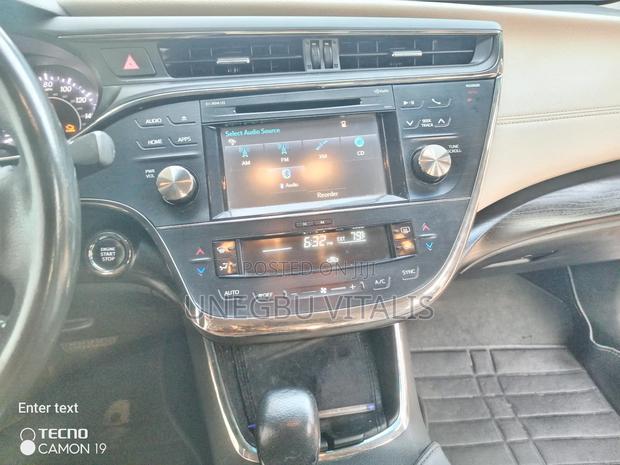 Toyota Avalon Limited Sedan FWD (3.5L 6cyl 6A) 2017 Silver