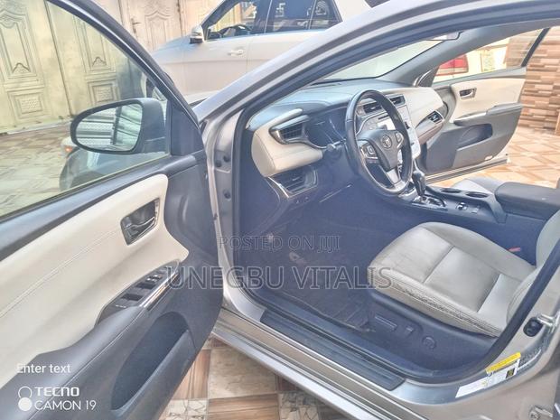 Toyota Avalon Limited Sedan FWD (3.5L 6cyl 6A) 2017 Silver