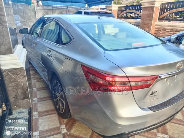 Toyota Avalon Limited Sedan FWD (3.5L 6cyl 6A) 2017 Silver