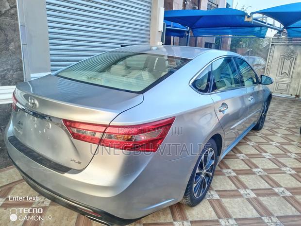 Toyota Avalon Limited Sedan FWD (3.5L 6cyl 6A) 2017 Silver