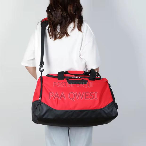 Premium Waterproof Gym Bag With Shoe Compartment · Photo 3