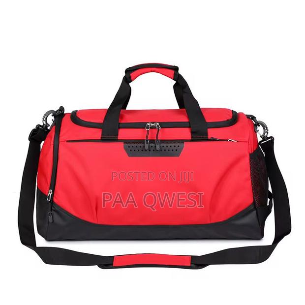 Premium Waterproof Gym Bag With Shoe Compartment · Photo 4