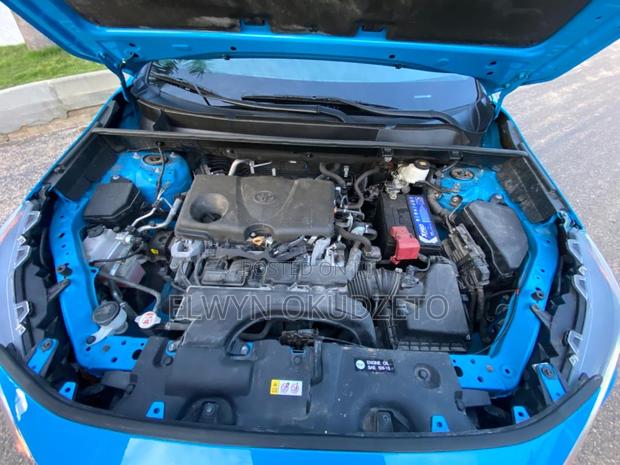 Toyota RAV4 XLE 2021 Blue photo 3