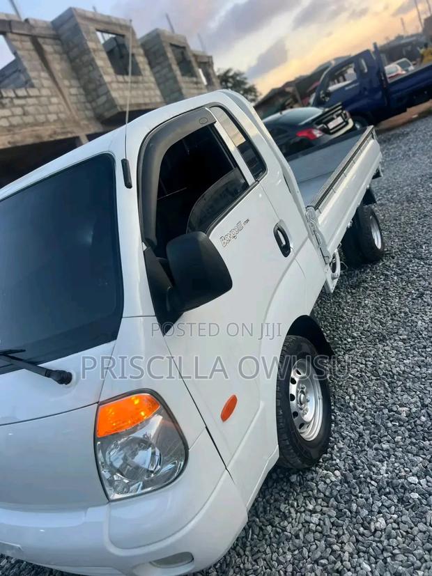 Kia Bongo 2012 White photo 2